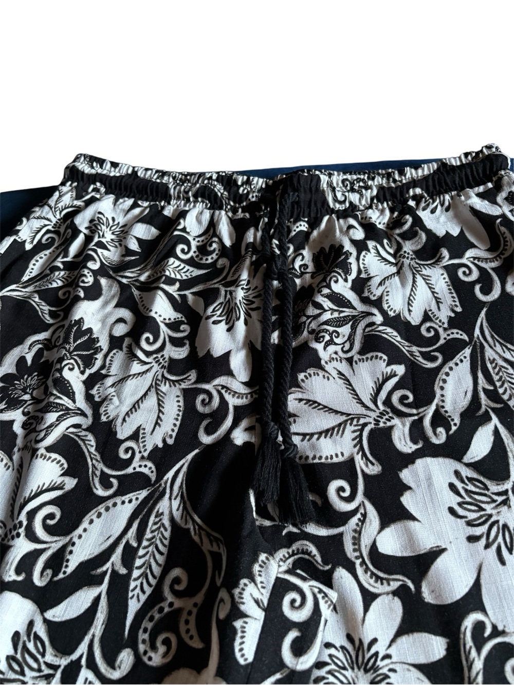 Anne Klein Black and White Floral Wide-Leg Pants - Picture 2 of 6